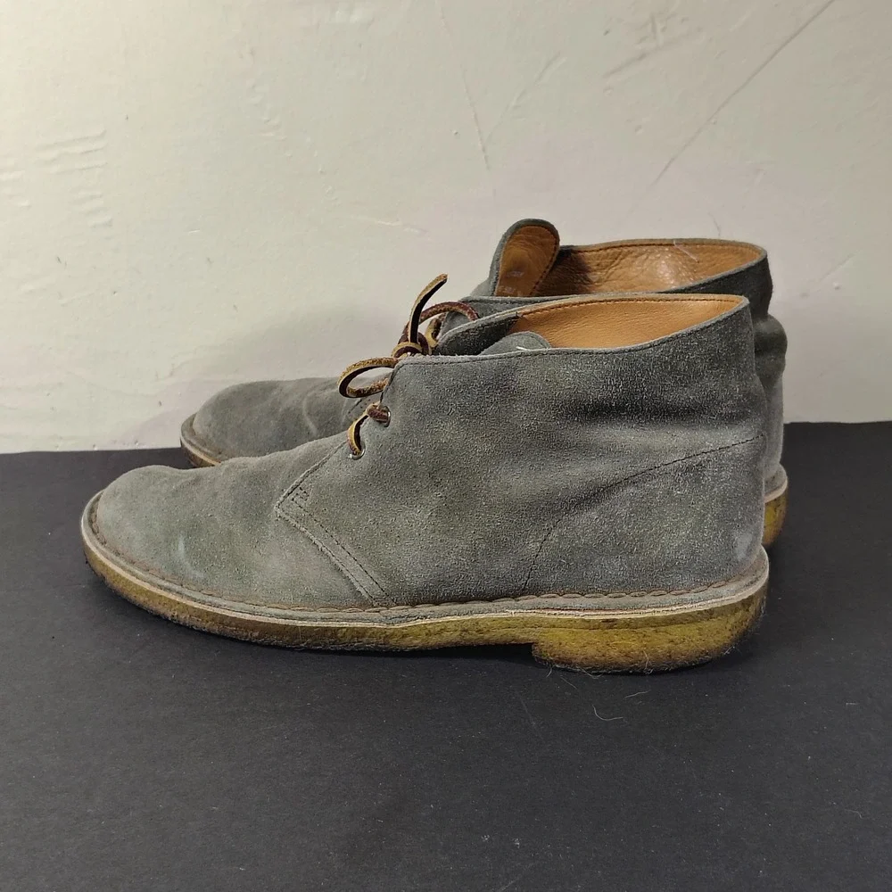 Clarks Desert Boots Mens 7.5 Grey Suede Crepe Sole Chukka Boots 13292